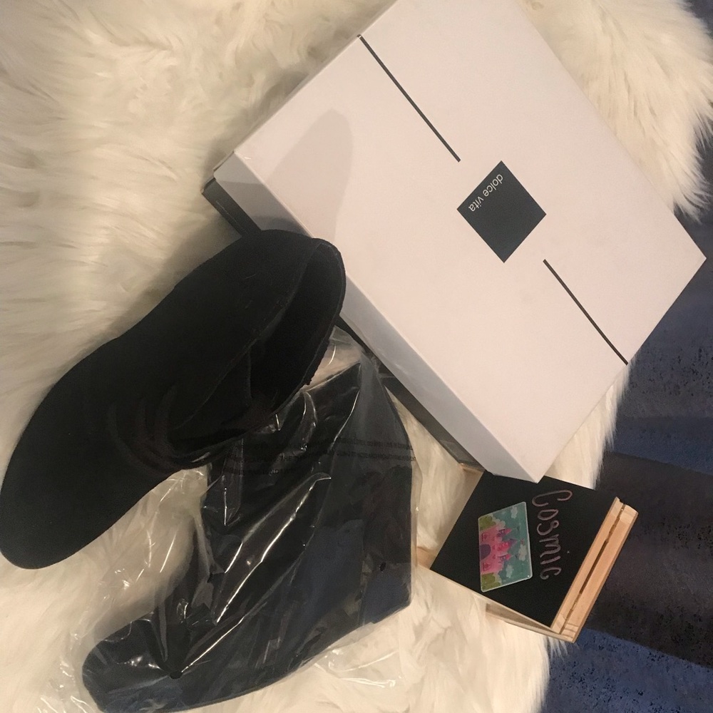 NWB Never Worn Dolce Vita Suede Boots